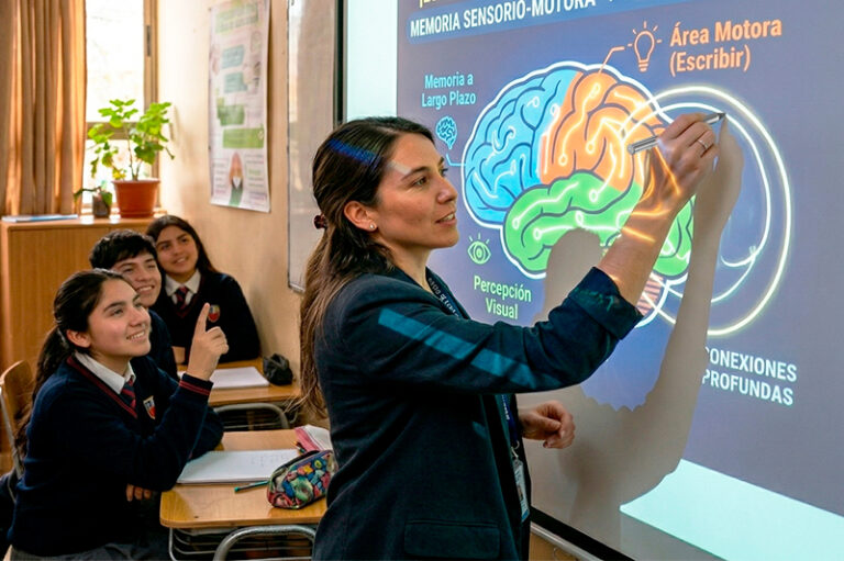 🧠 El poder de la Neurociencia. Escribir en la pizarra touch ayuda a la retención